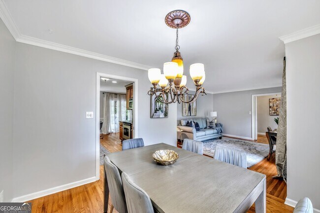 Building Photo - 801 Mockingbird Ln