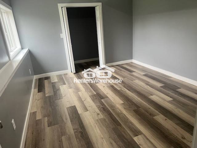 Building Photo - 1730 Deephaven Dr