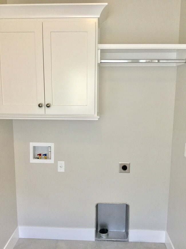 Building Photo - Stunning Newer Build in Stonegate Estates!!