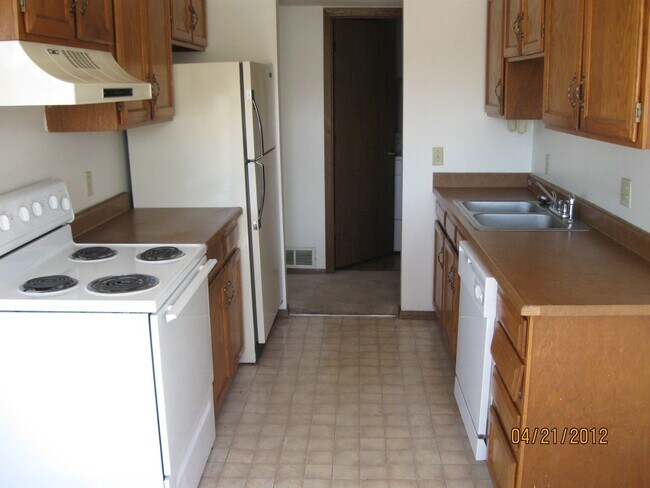 Building Photo - Victoria Crossing 2nd Floor Unit (17LO#1521-R)