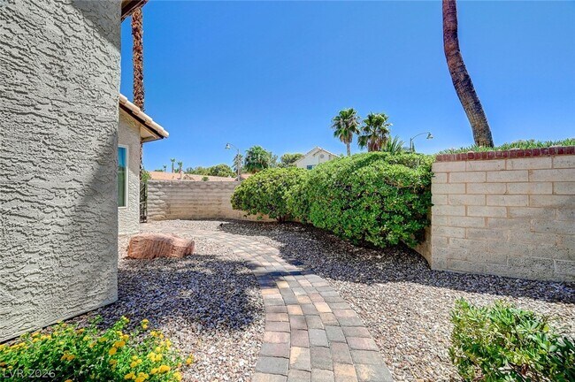 Building Photo - 2733 Brookstone Ct