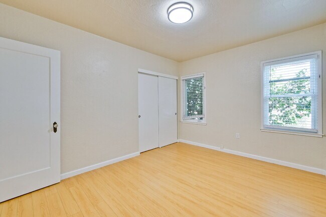 Building Photo - Bright, Clean and Cozy 2BR, 1BA Single Fam...