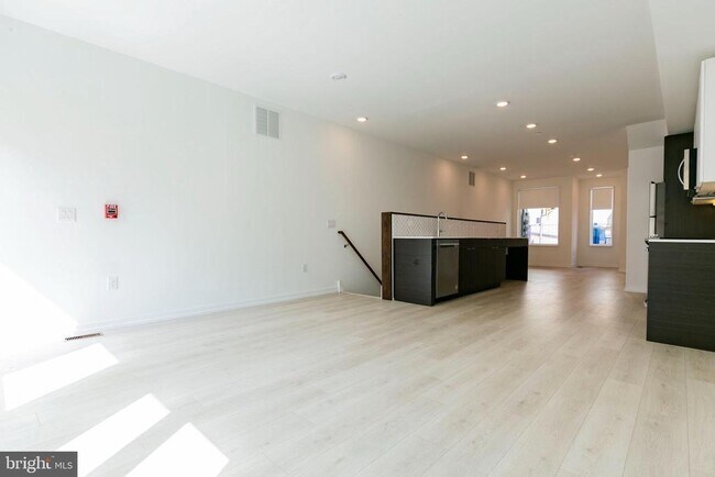 Building Photo - 1248 LeCount St