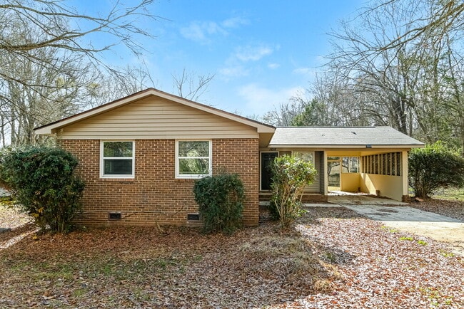Building Photo - 1618 Longleaf Dr