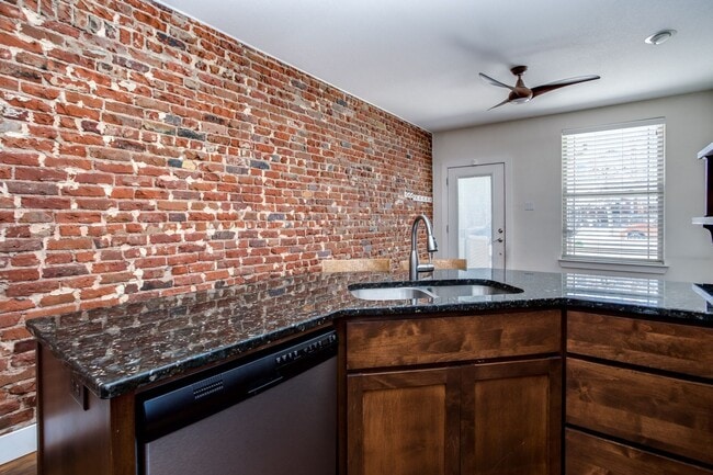 Building Photo - 3326 Quivas St