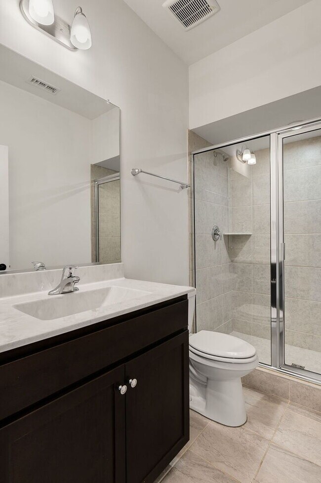 Building Photo - Modern End-Unit Townhome in Rocketts Landing – Prime Richmond Location