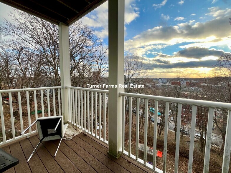 Building Photo - 47 Beech Glen St