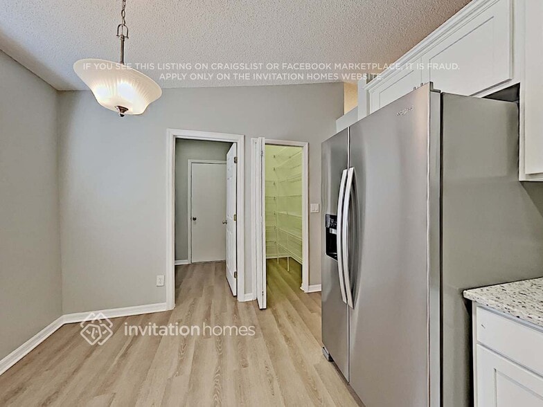 Building Photo - 4860 Manchester Dr