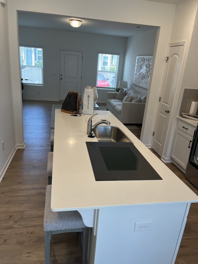 Building Photo - 230 1st St