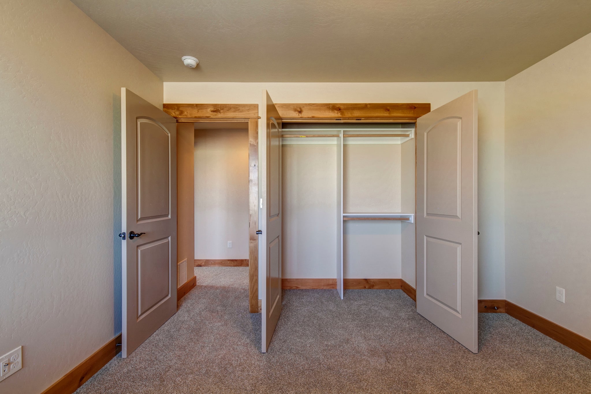 Building Photo - 4737 Sherwood Way