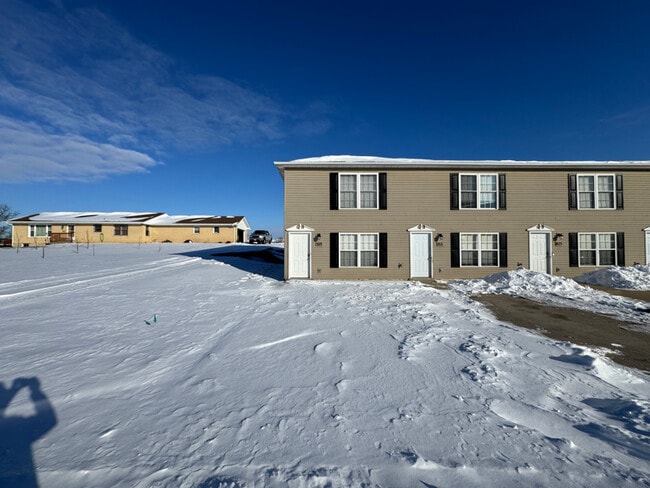 Building Photo - 819 Navajo Trail