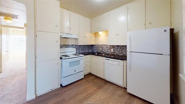 Building Photo - 3800 E 29th St