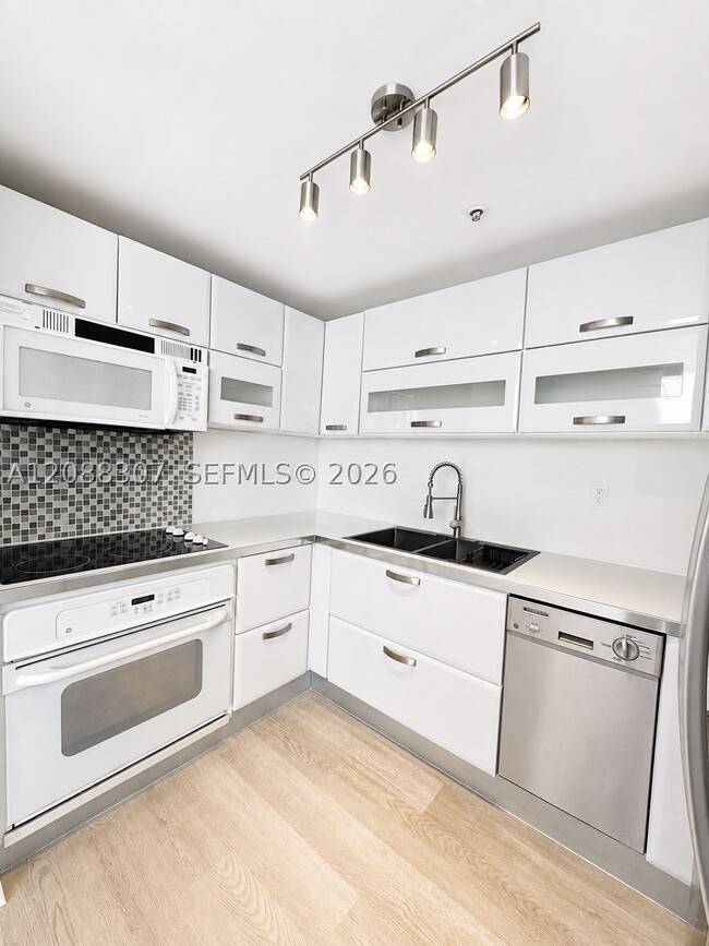 Building Photo - 6580 Indian Creek Dr