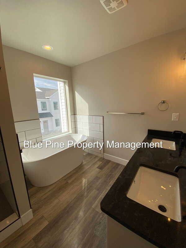 Building Photo - 2890 Sunburst Dr