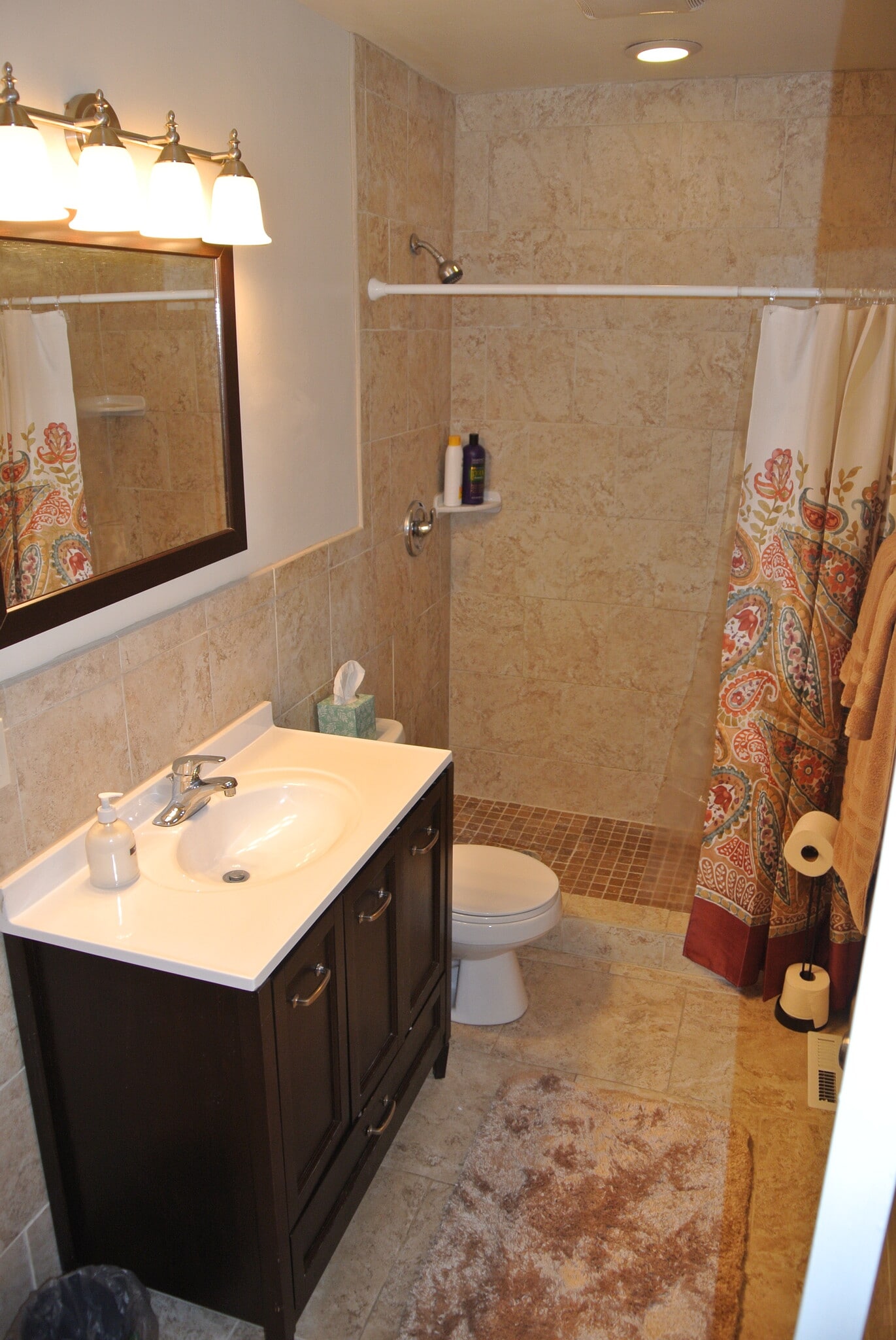 walk in shower - 3547 Edwards Rd
