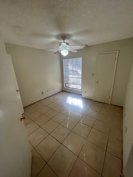 Building Photo - 8635 Mallard Reserve Dr