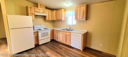 Building Photo - *** ONE MOTH FREE RENT!*** 3 Bed 2 Bath M...