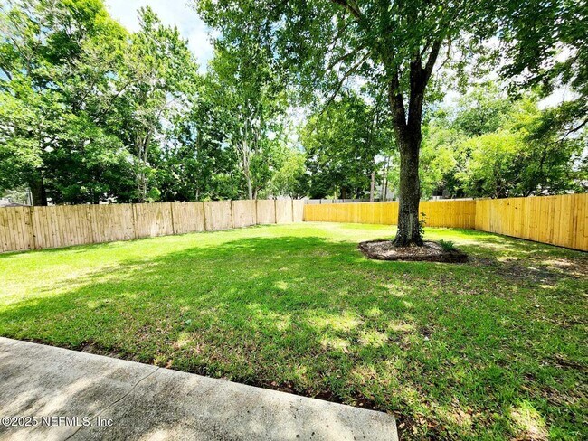 Building Photo - 3910 Karissa Ann Pl E