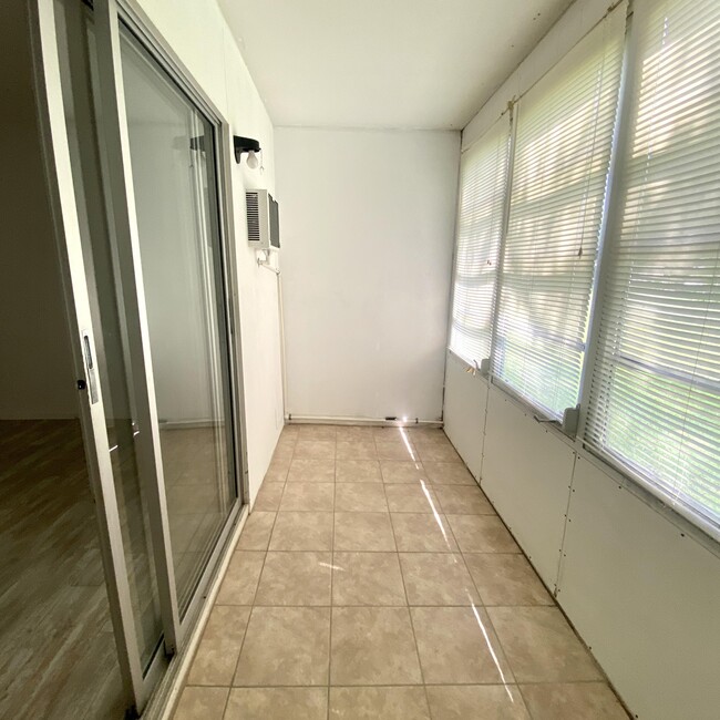 Building Photo - 286 Tilford N