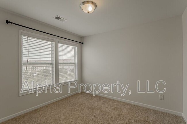 Building Photo - 420 Yellow Fox Rd