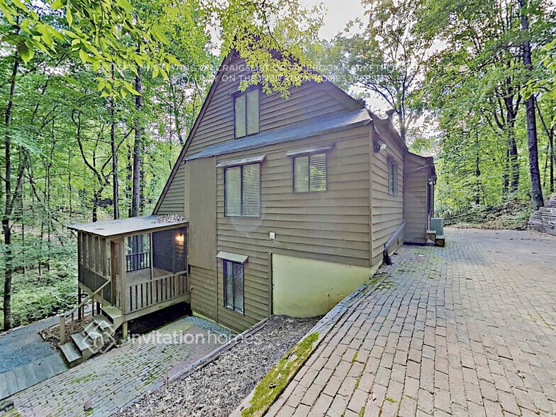 Building Photo - 1050 Rockcrest Dr