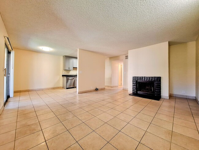 Building Photo - Beautifully Remodeled Second Floor Condo A...