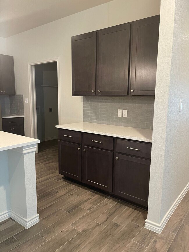 Building Photo - 511 County Rd 306