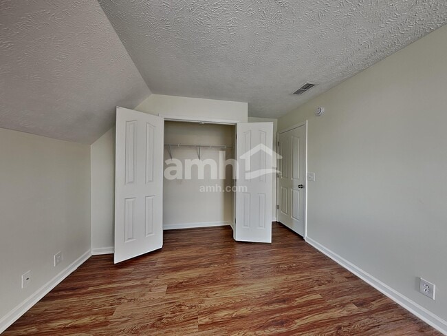 Building Photo - 1507 Killarney Dr