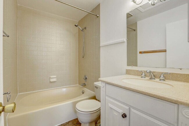 Building Photo - $1,825 - 2 Bed, 2 Bath Condo in Denver wit...
