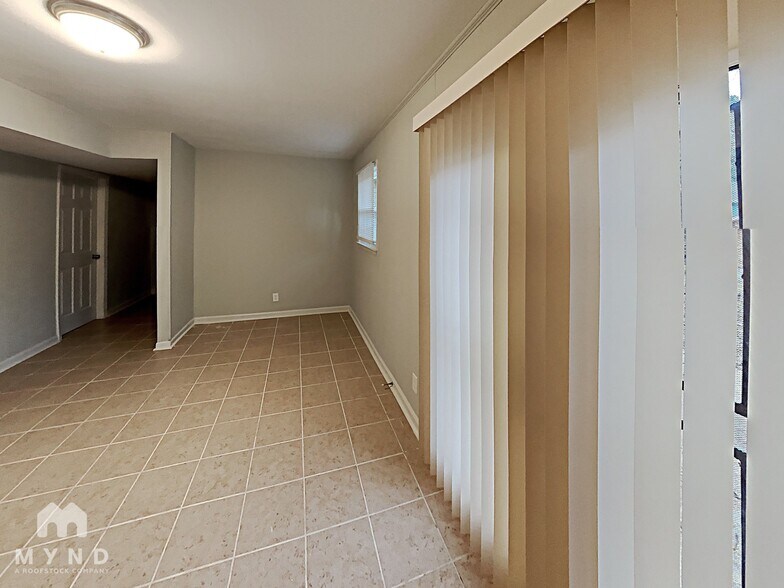 Building Photo - 2715 Carriage Ln