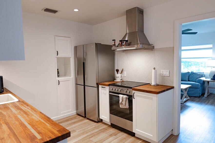 Building Photo - 704 Yelvington Ave