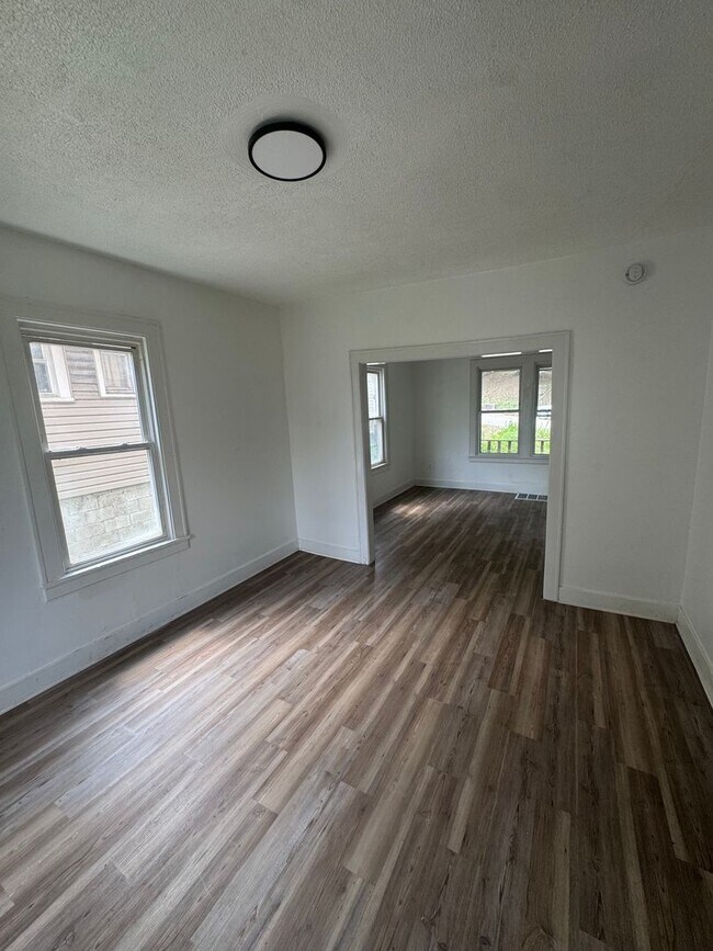 Building Photo - 275 Greensburg Pike
