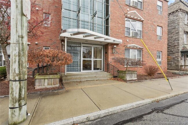 Primary Photo - 184 Pequot Ave