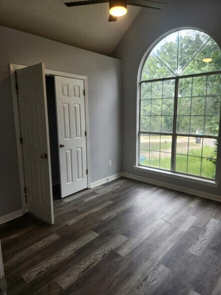 Main level bedroom 2 - 922 Sweetwater Way