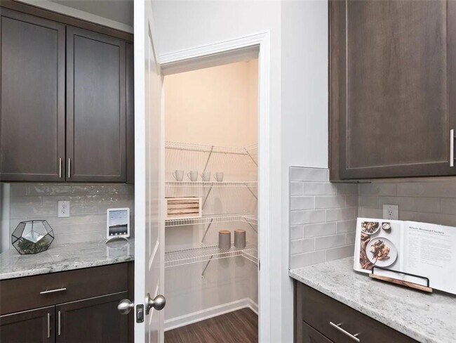 Building Photo - 1643 Villageside Ct