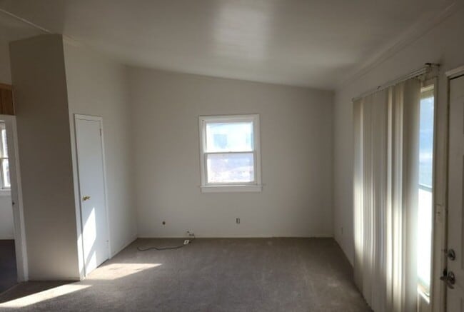 Building Photo - LIMITED TIME**NO APPLICATION FEE**1/2 OFF ...