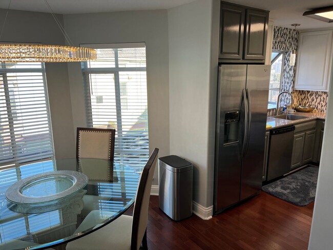 Building Photo - Beautiful furnished two bedroom two bath c...