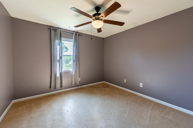 Building Photo - 4682 Red Leaf Way