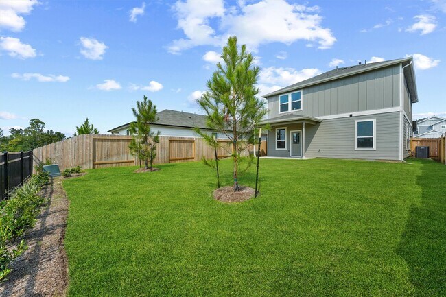 Building Photo - 26008 Hampshire Dr