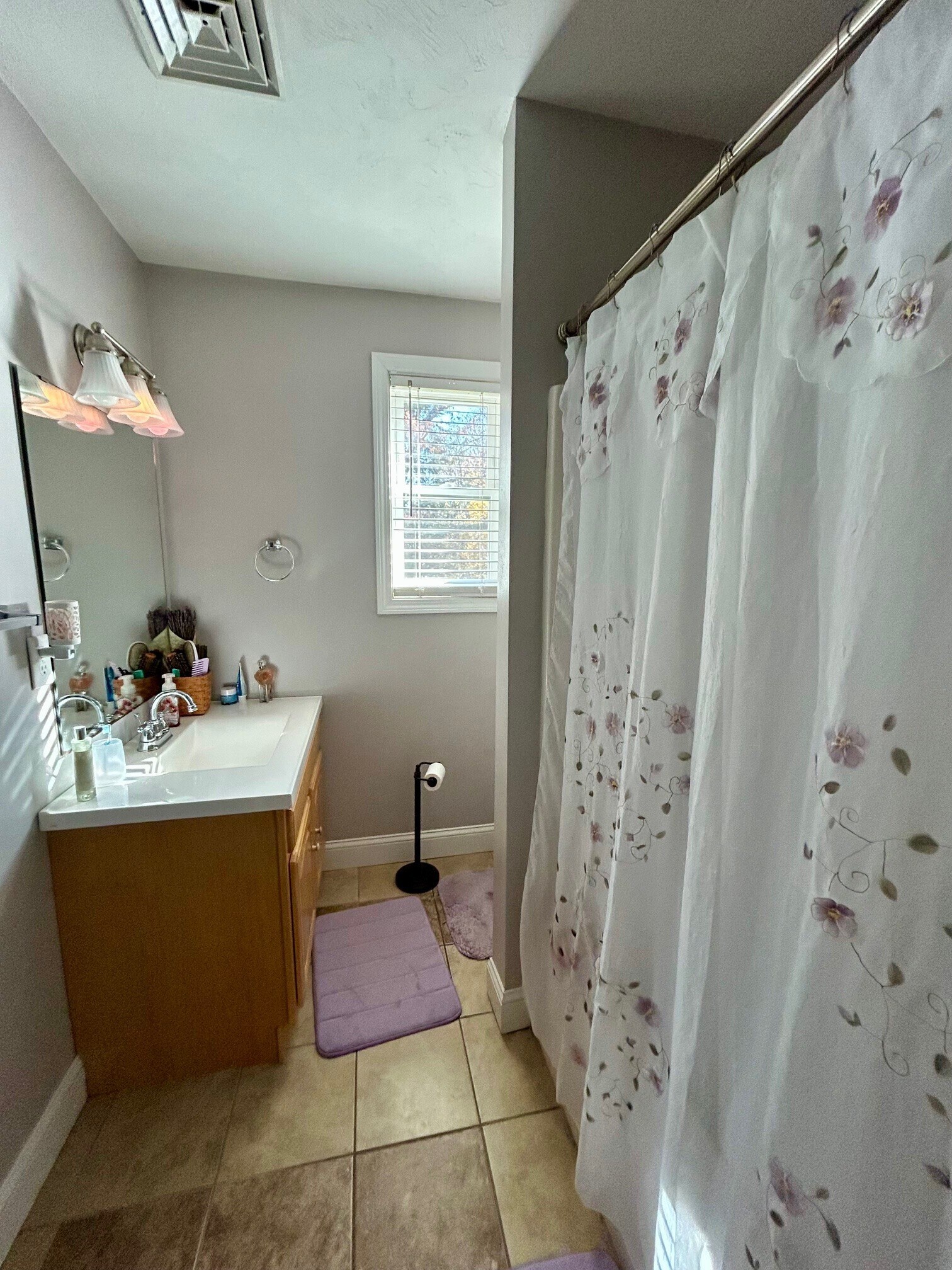 Full Bath - 407 Main St