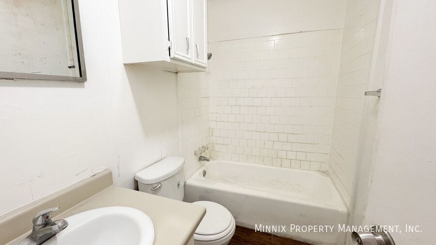 Building Photo - 2212 2nd St