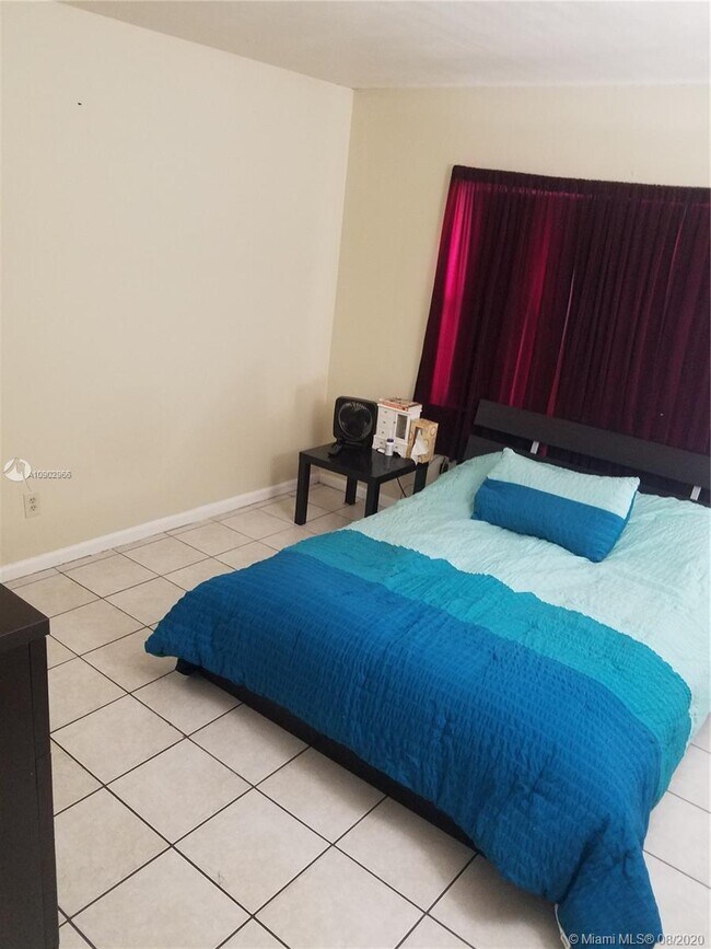 Building Photo - 10724 Royal Palm Blvd