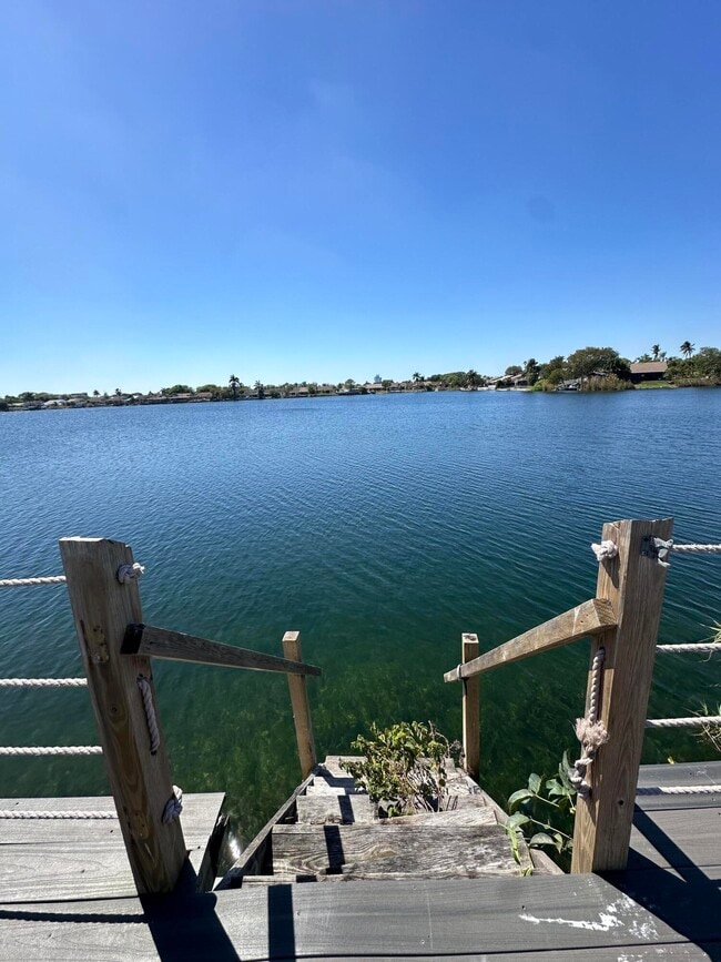 Building Photo - 5605 SW 24th Ave