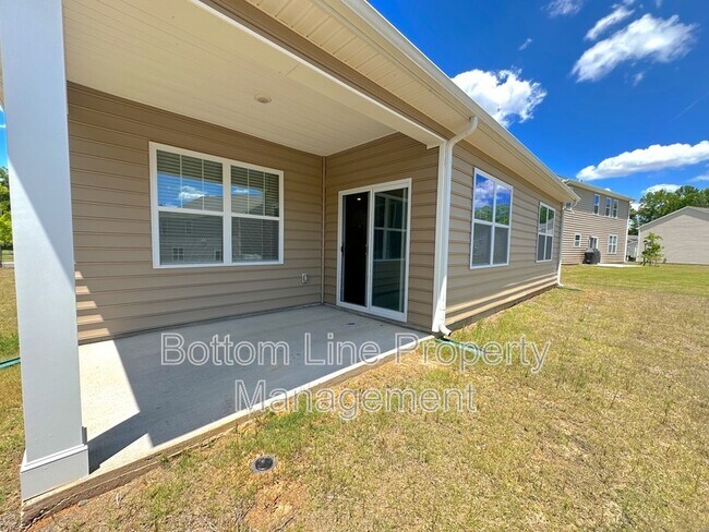 Building Photo - 211 Dogwood Crk Dr