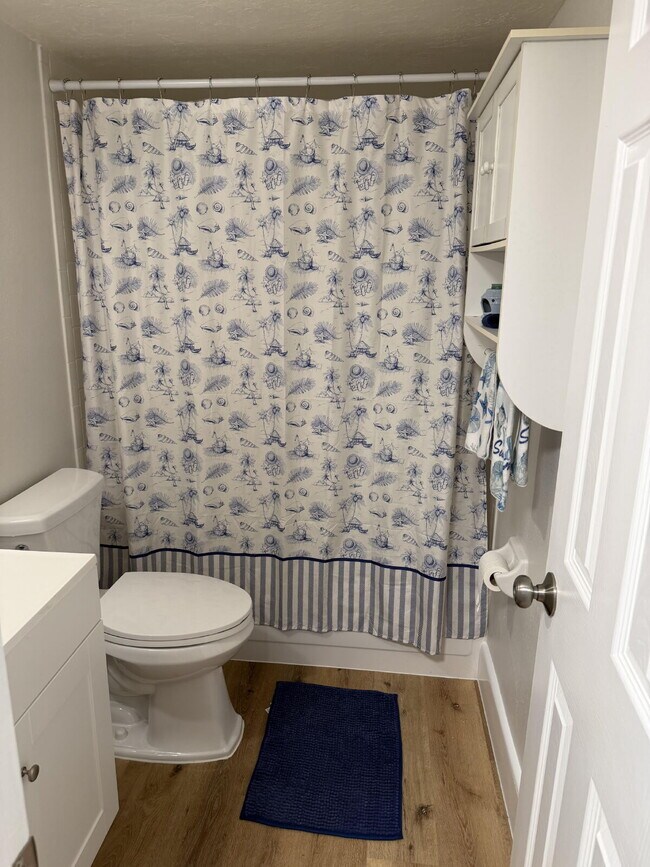 Building Photo - BEAUTIFULLY UPDATED CONDO POOL VIEW PERFECT LOCATION