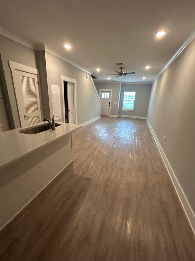 Building Photo - 147 N Sand Palm Rd