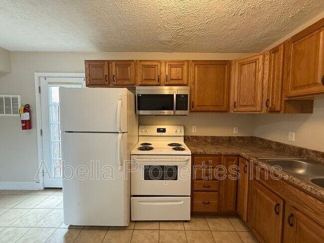 Building Photo - 133 Walker St