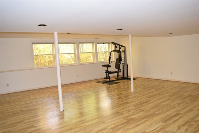 Building Photo - 5 Maple Ridge Dr