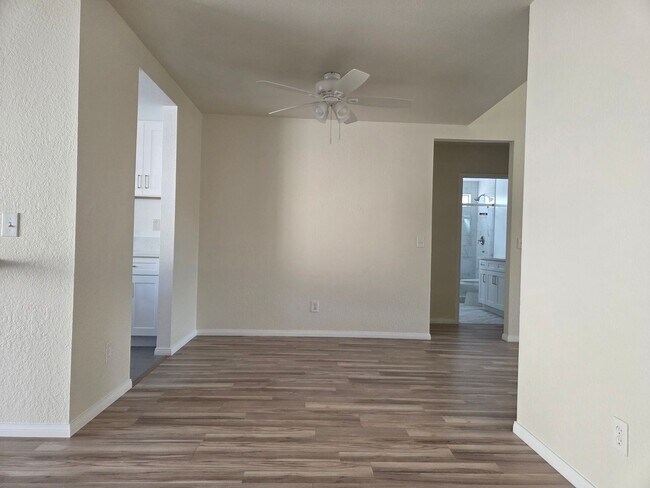 Building Photo - Private But Close to Everything in Oceanside!