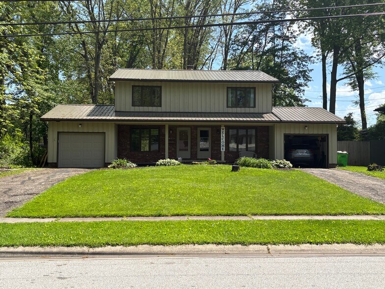 Building Photo - 2410 Hillcrest Dr